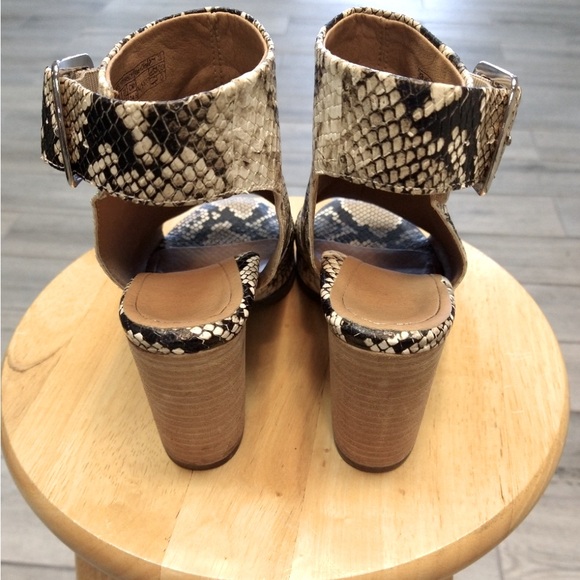 Vionic shoes Blakely snake booties - Picture 2 of 5